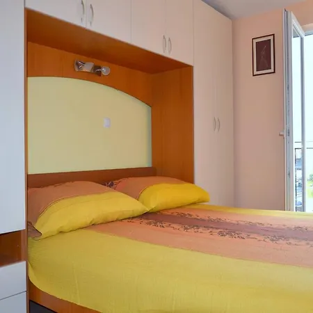 Julienne Apartment *