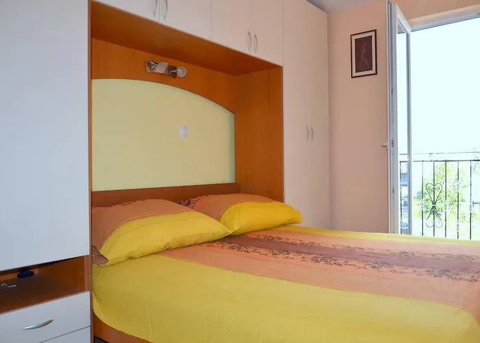 Julienne Apartment *